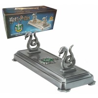 Harry Potter:  Slytherin Wand Stand (Sauvajalusta)