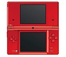 Nintendo DSi punainen pelikonsoli (Kytetty)
