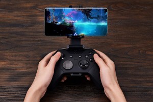 8Bitdo: Mobile Gaming Clip For Wireless Xbox Controller