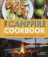 The Campfire Cookbook: 80 Imaginative Recipes for Cooking Outdoors (Keittokirja)
