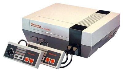 Nintendo Entertainment System (NES) (2 ohjainta) (Käytetty)
